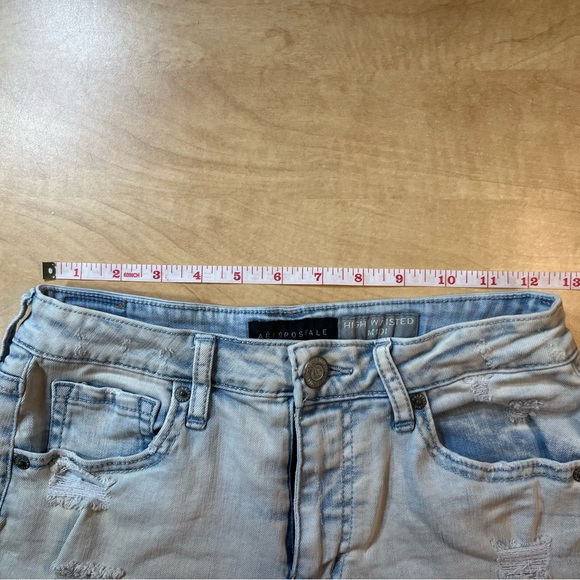 Aeropostale Distressed High Waisted Midi Stretch
Denim Shorts Size 4 - Picture 3 of 7